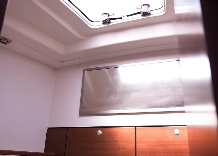 Bateau-hôtel Yachtvenice Sailing Excursion Included