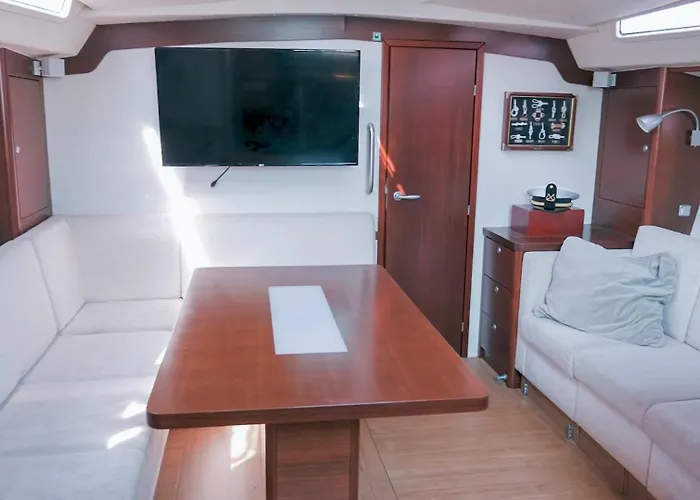 Πλωτό κατάλυμα Yachtvenice Sailing Excursion Included *