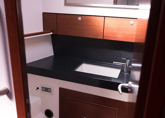 Πλωτό κατάλυμα Yachtvenice Sailing Excursion Included