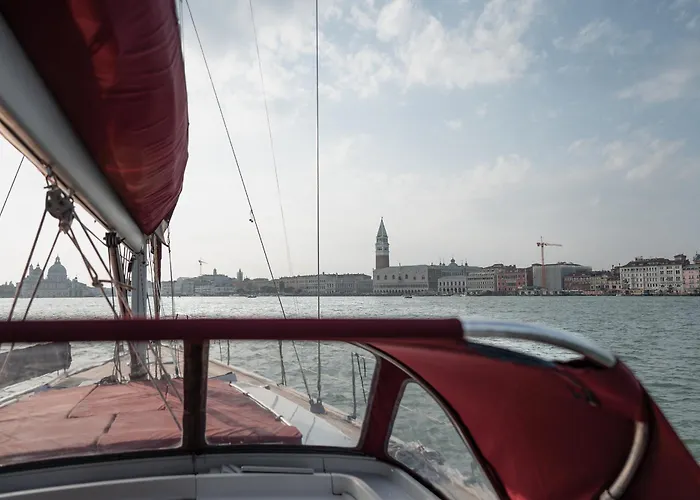 Yachtvenice Sailing Excursion Included Bateau-hôtel Venise