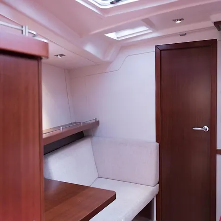 Hop Aboard! Sailing Excursion Included In *