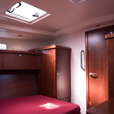Hop Aboard! Sailing Excursion Included In Βενετία