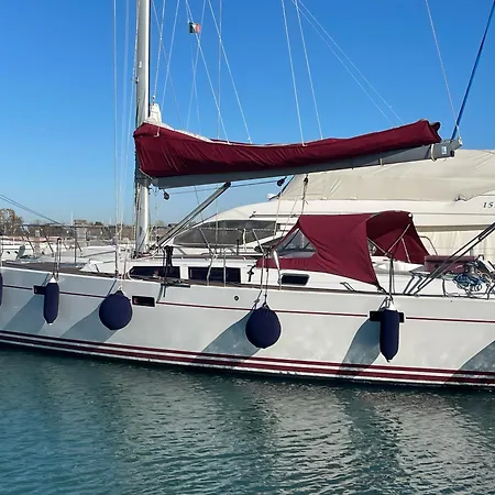 Hop Aboard! Sailing Excursion Included In Πλωτό κατάλυμα Βενετία