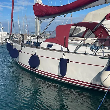 Hop Aboard! Sailing Excursion Included In Πλωτό κατάλυμα Βενετία